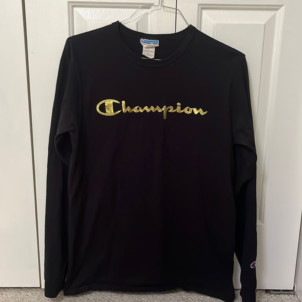Black long sleeve Champion tee